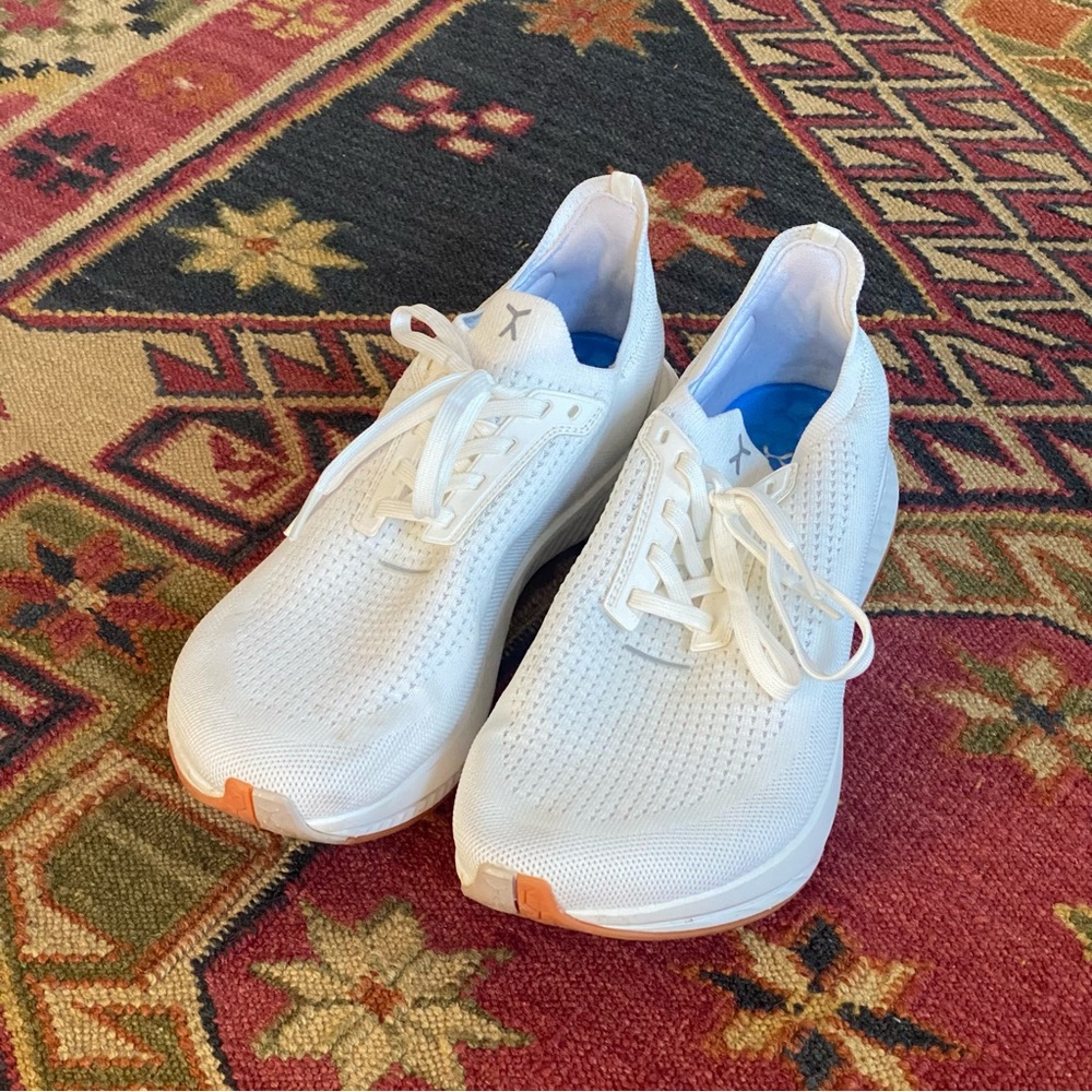 Flux Zero Drop Sneakers - Adapt Runner - White / Gum RN / M8 / W9.5
